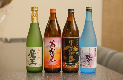 充実のボトル棚